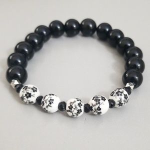 Black, white, flower, stretch beaded bracelet